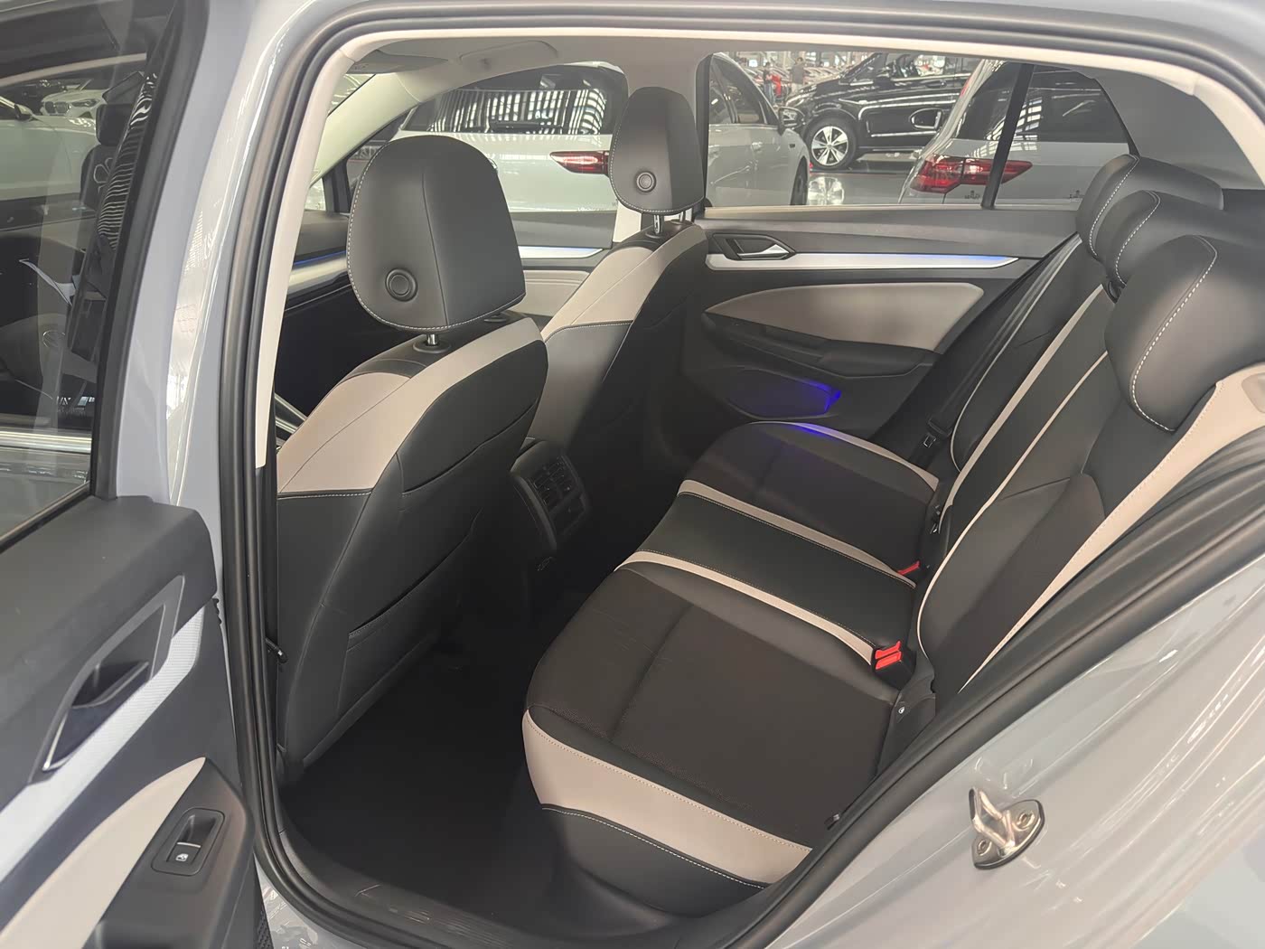 Volkswagen Golf 1.4 л 2022 г. Серебристо-серый, пробег 38000 км