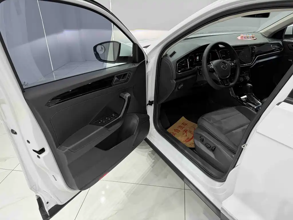 Volkswagen T-Roc 2022 280TSI DSG PLUS