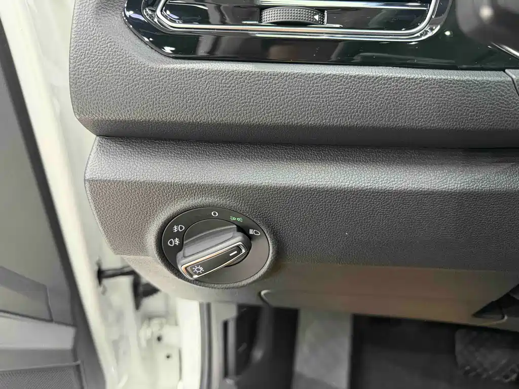 Volkswagen T-Roc 2022 280TSI DSG PLUS