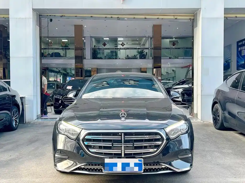 Mercedes-Benz E-Class — миниатюра 2