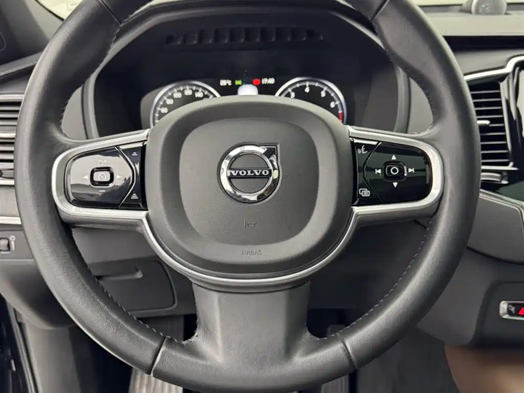 Volvo XC90 — миниатюра 10