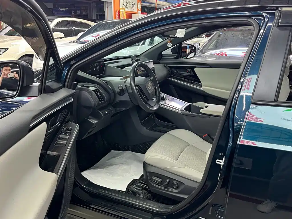 Toyota bZ4X — миниатюра 7