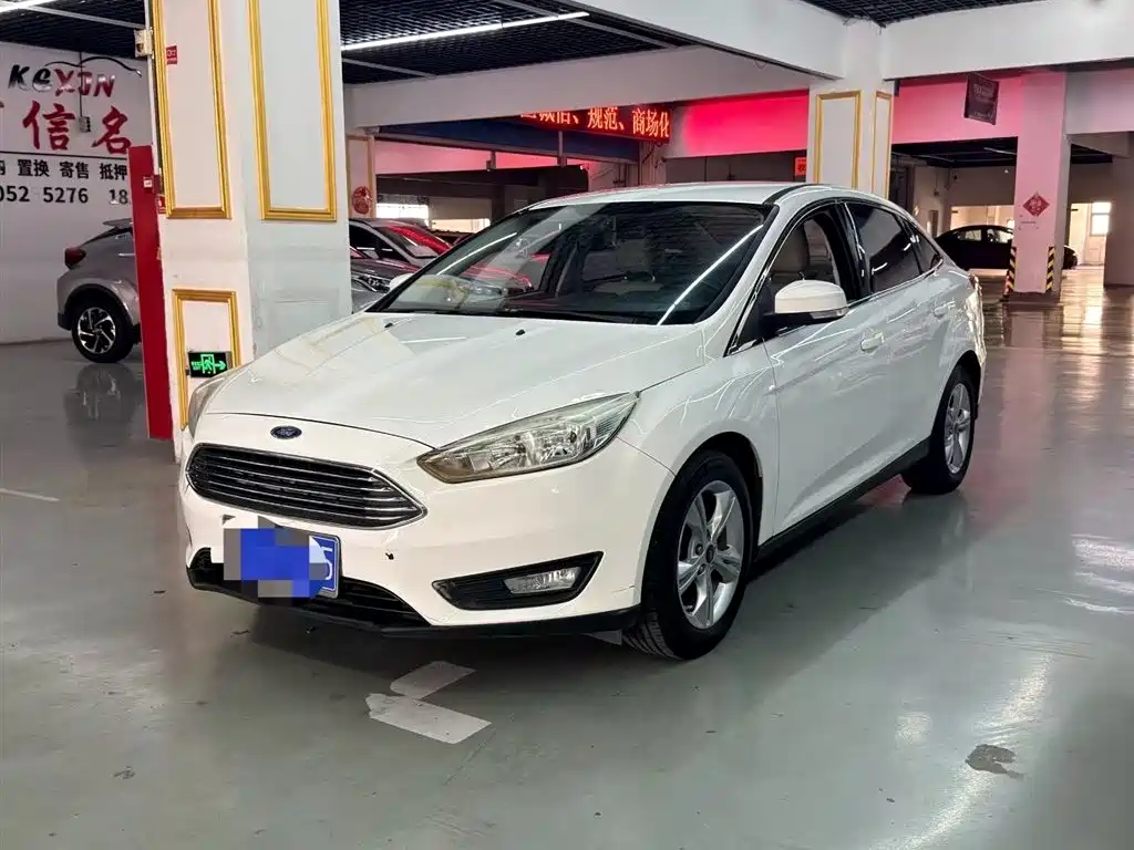 Ford Focus 2015 1.6L MT Comfort