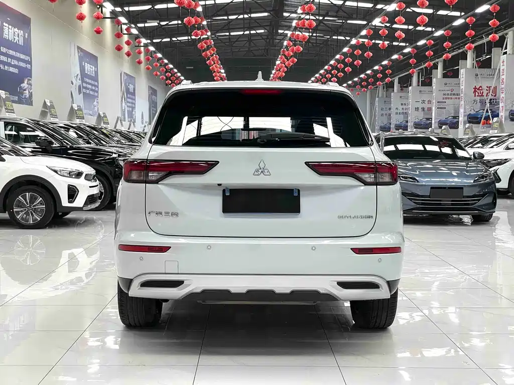 MITSUBISHI OUTLANDER