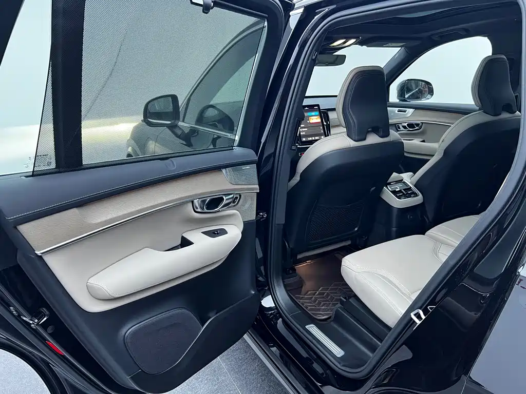 Volvo XC90 PHEV — миниатюра 14