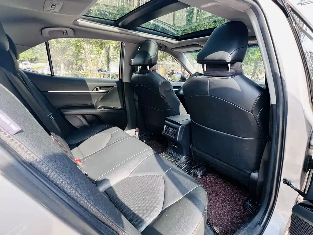 Toyota Camry — миниатюра 13