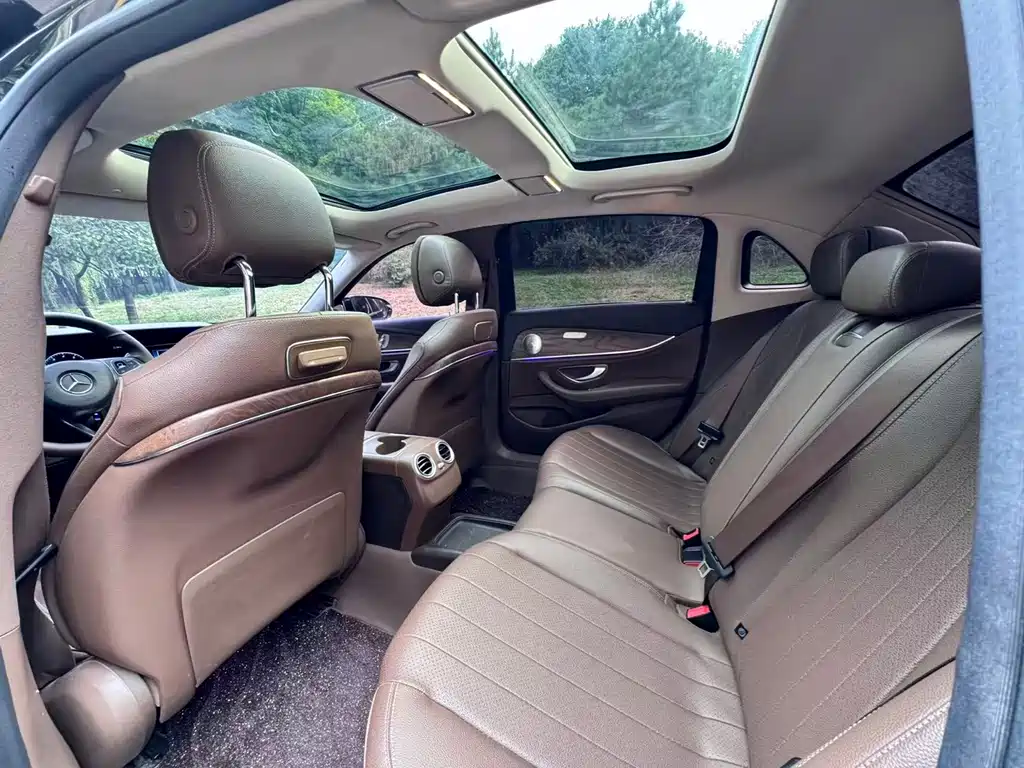 Mercedes-Benz E-Class — миниатюра 12