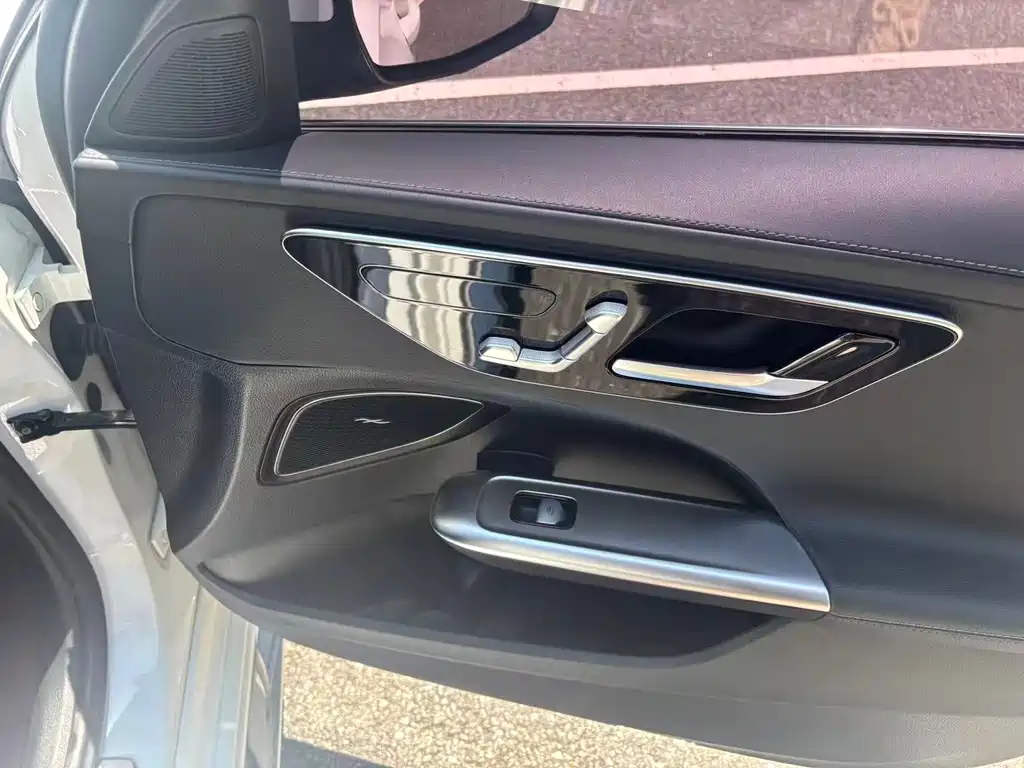 Mercedes-Benz C-Class 2023 — фото 13
