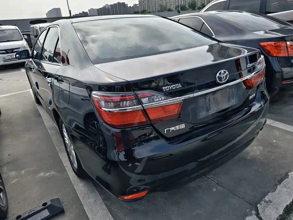 Toyota Camry — миниатюра 5