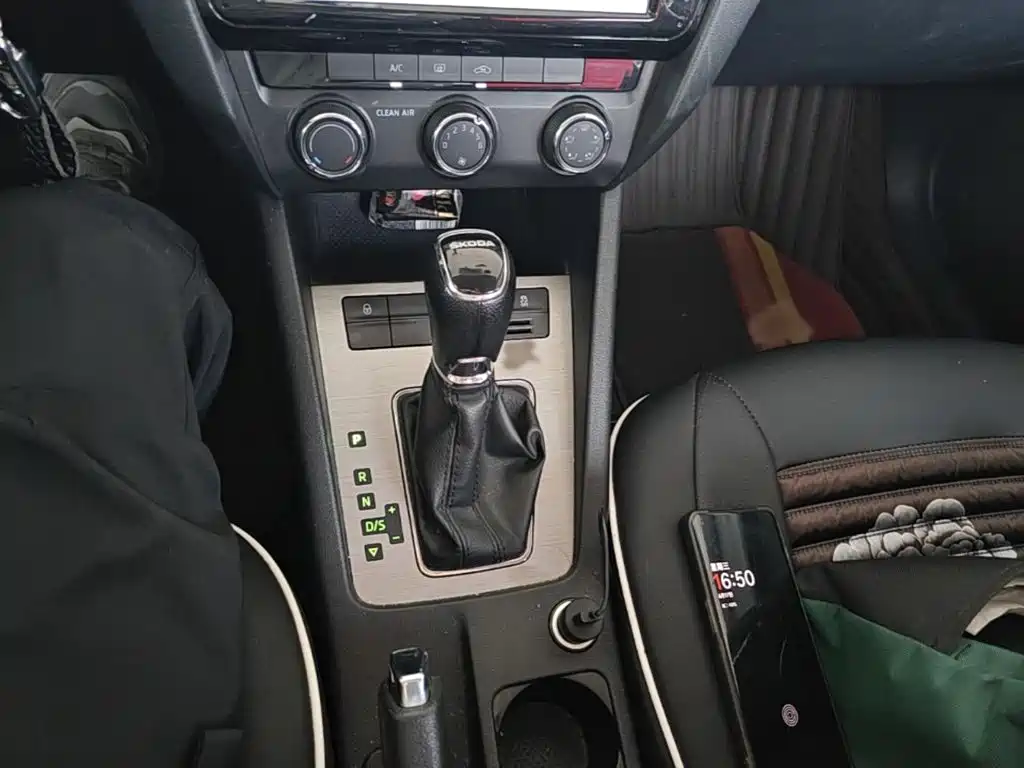Skoda Octavia 2018 1.6L AT Comfort