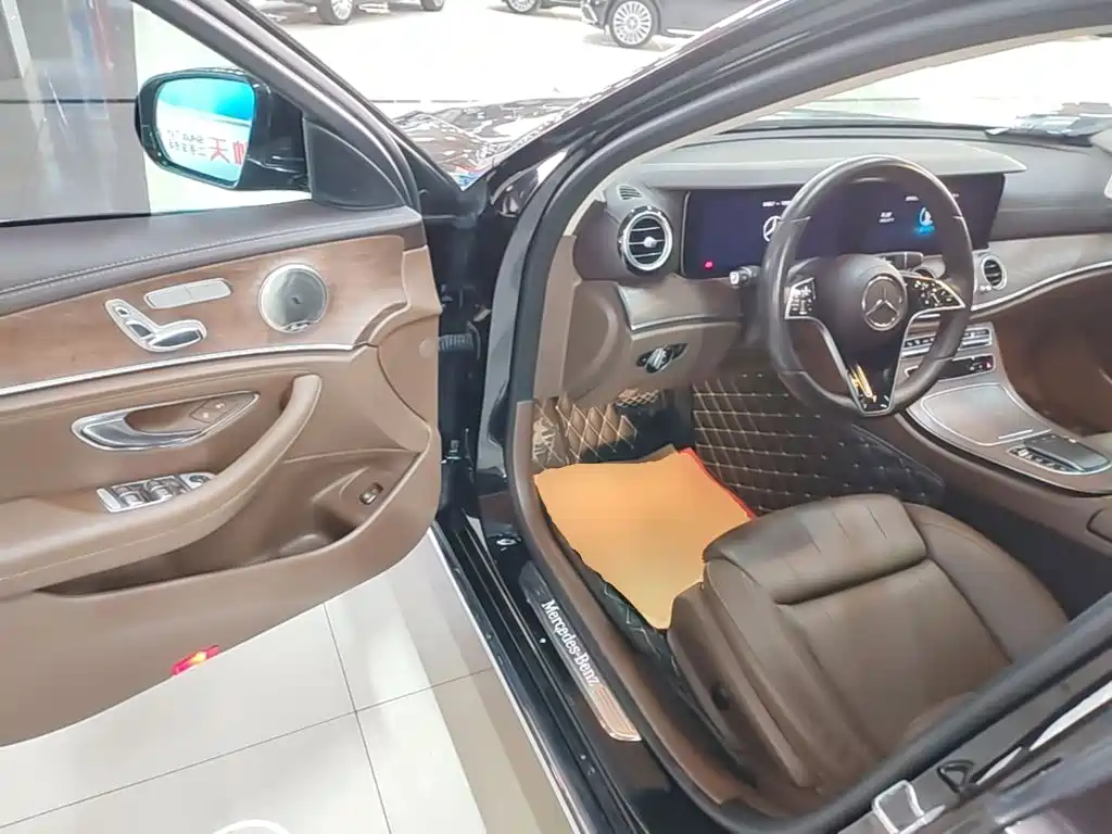 Mercedes-Benz E-Class — миниатюра 16