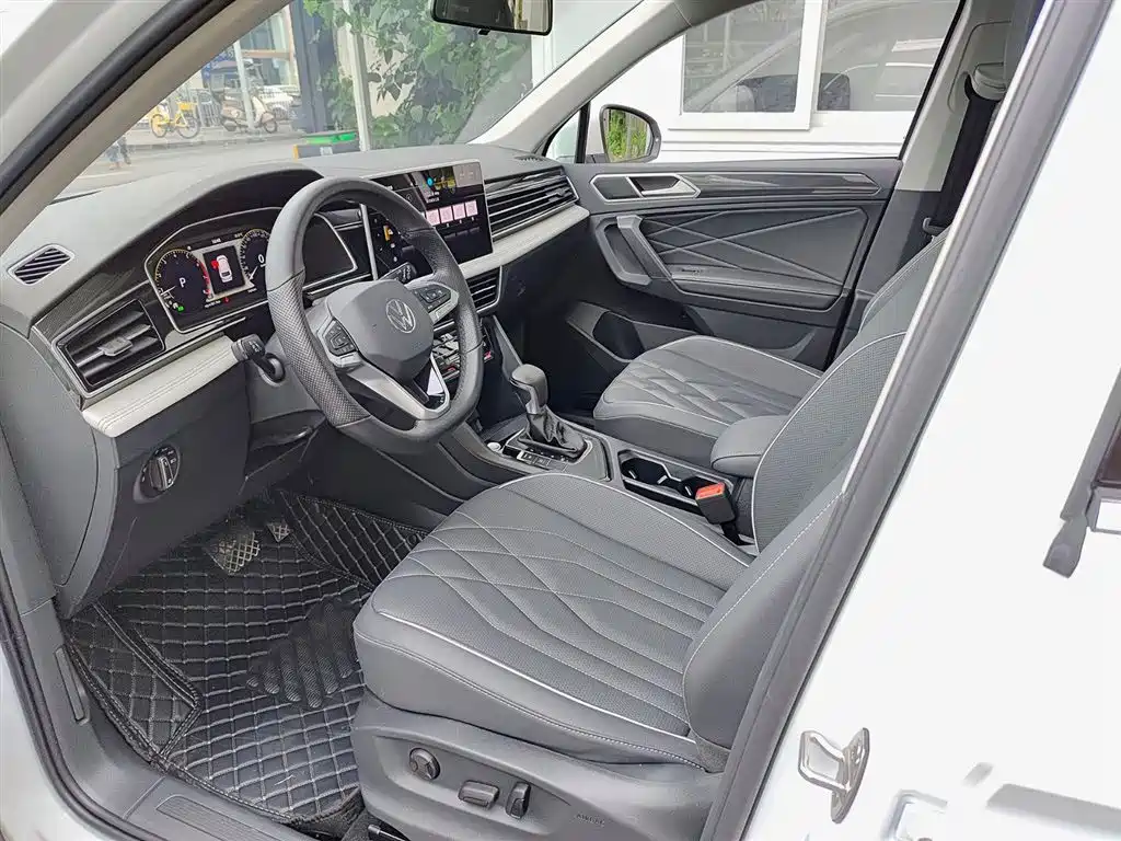 Volkswagen Tiguan L L 2024 330TSI AT Smart
