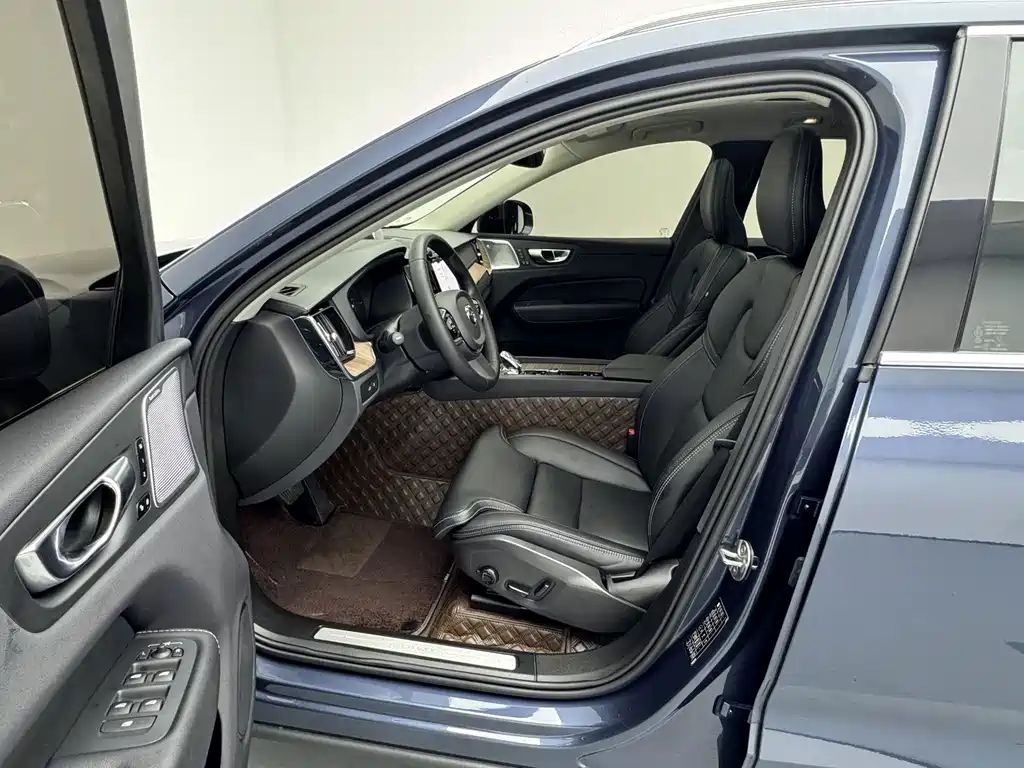 Volvo XC60 PHEV — миниатюра 15