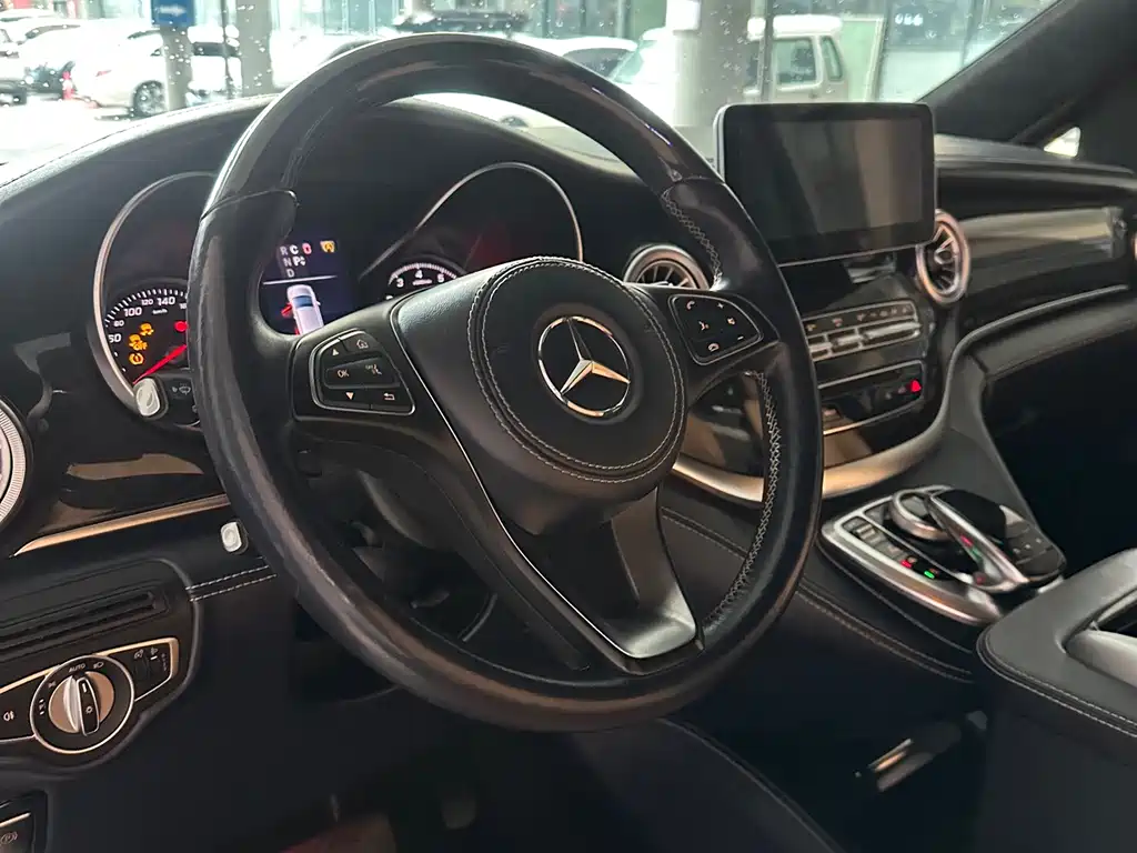 Mercedes-Benz V-Class (Import) — миниатюра 14
