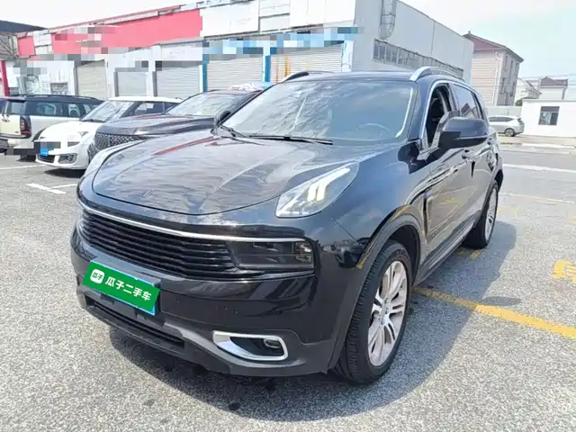 2018 Lynk & Co 01