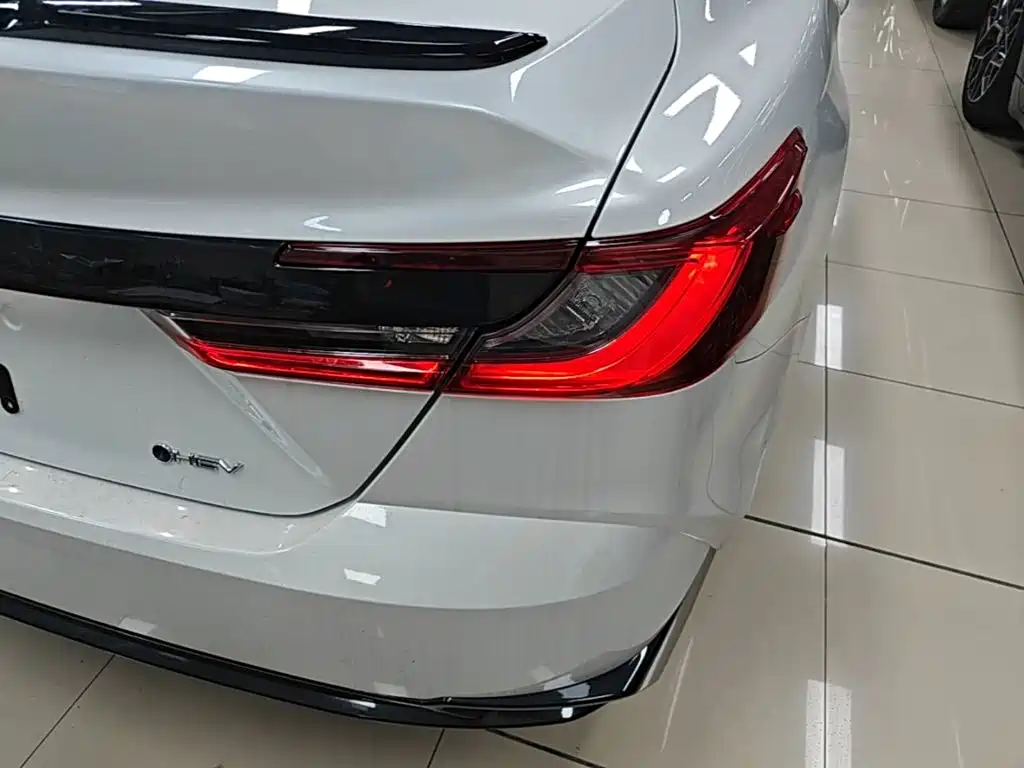 Toyota Camry 2026 2.0HSE Sport Lite
