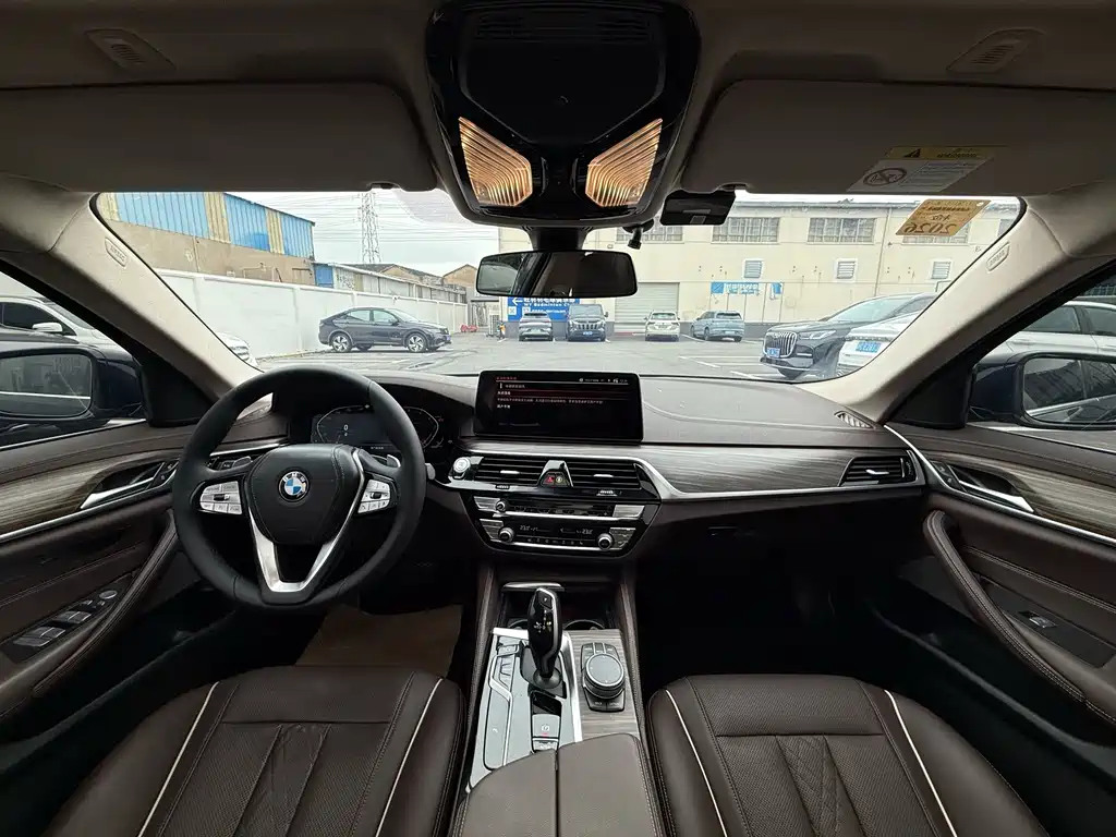 BMW 5 Series — миниатюра 3