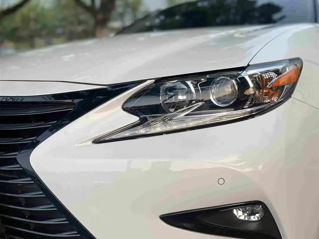 Lexus ES — миниатюра 26