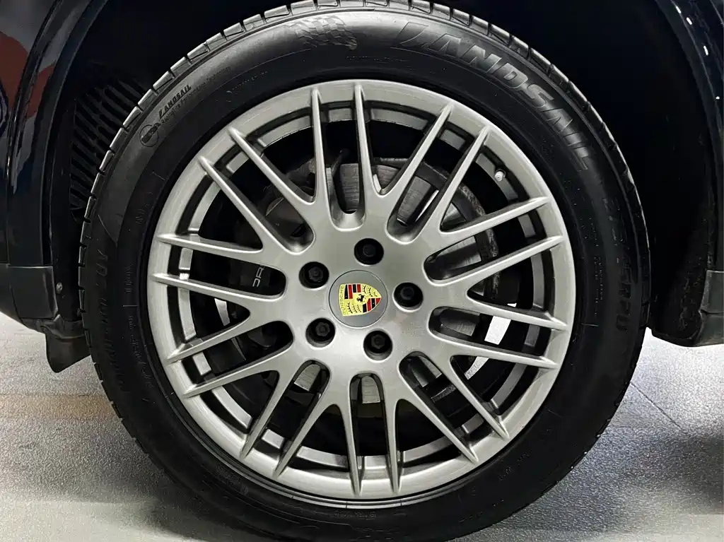 Porsche Cayenne — миниатюра 9