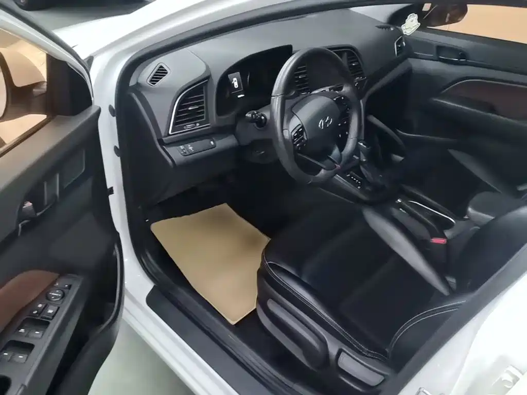 Hyundai Elantra — миниатюра 16