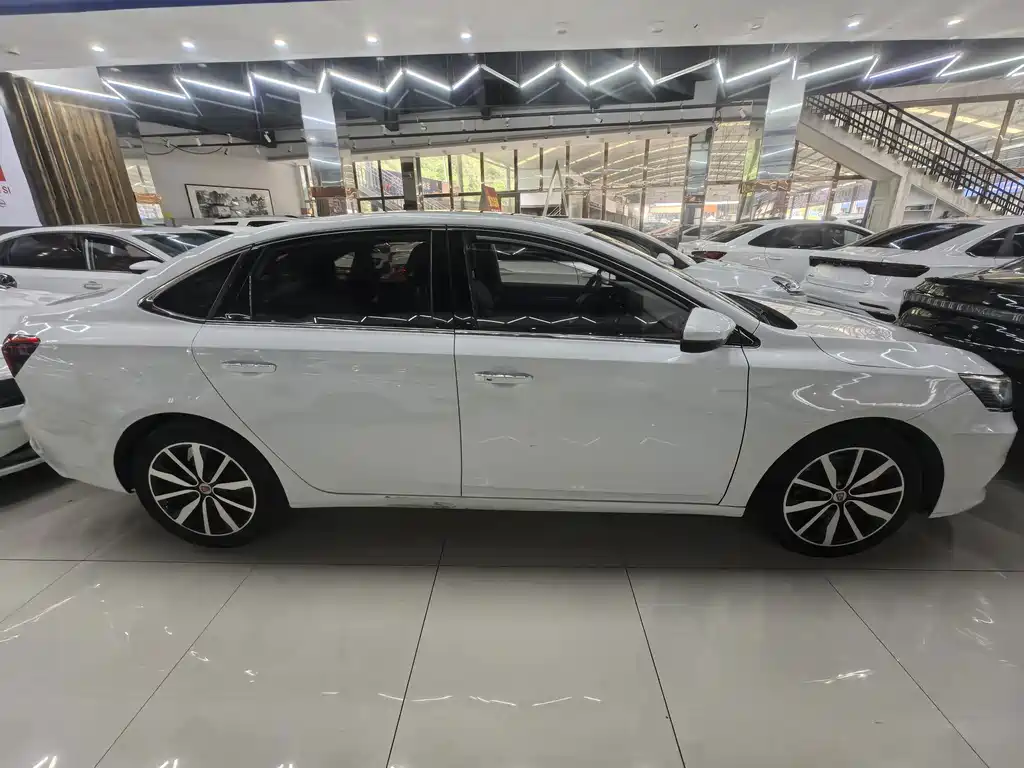 Roewe i6 Classic 20T Auto Internet Smart Edition, фото 14