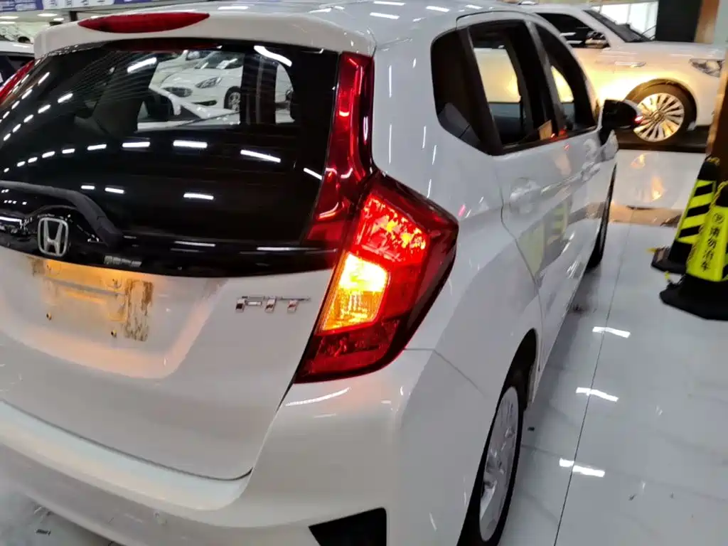 Honda Fit — миниатюра 8