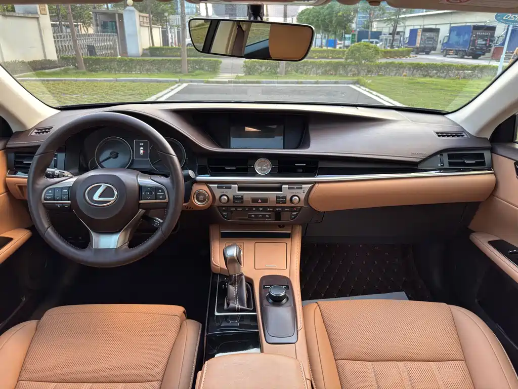 Lexus ES — миниатюра 15