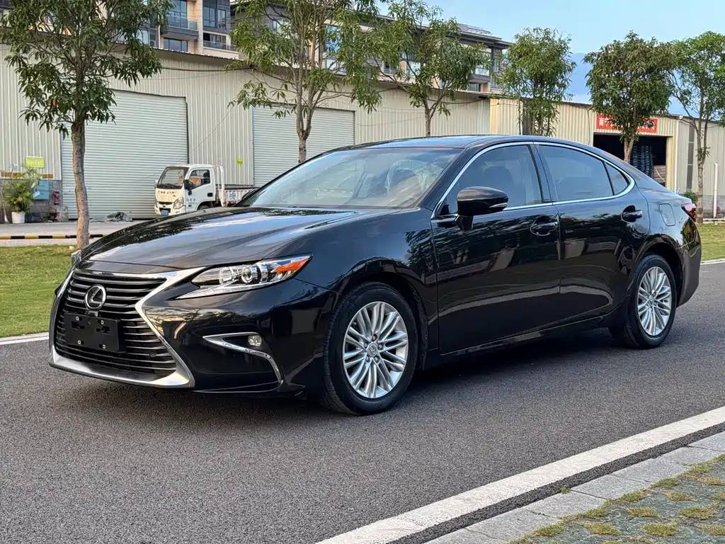 Lexus ES — миниатюра 26