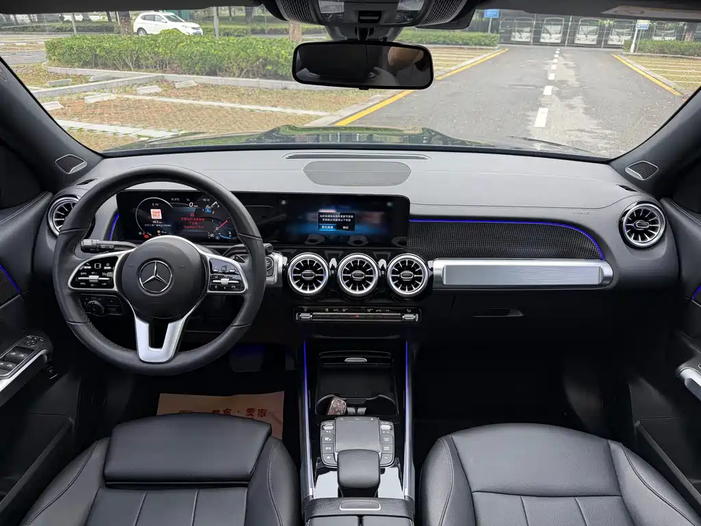 Mercedes-Benz GLB — миниатюра 10
