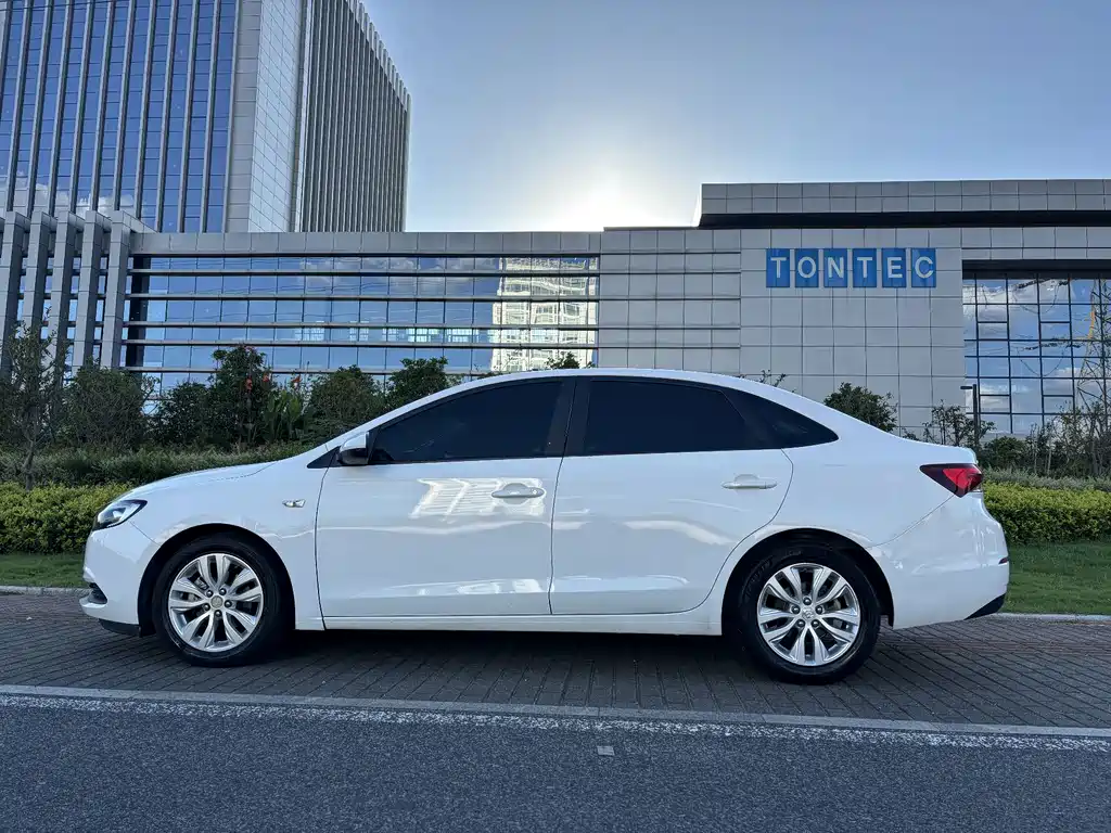 Buick Excelle — миниатюра 8