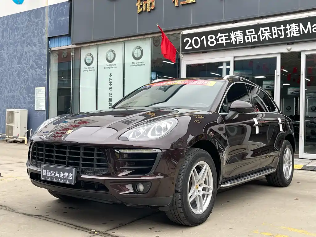 PORSCHE MACAN