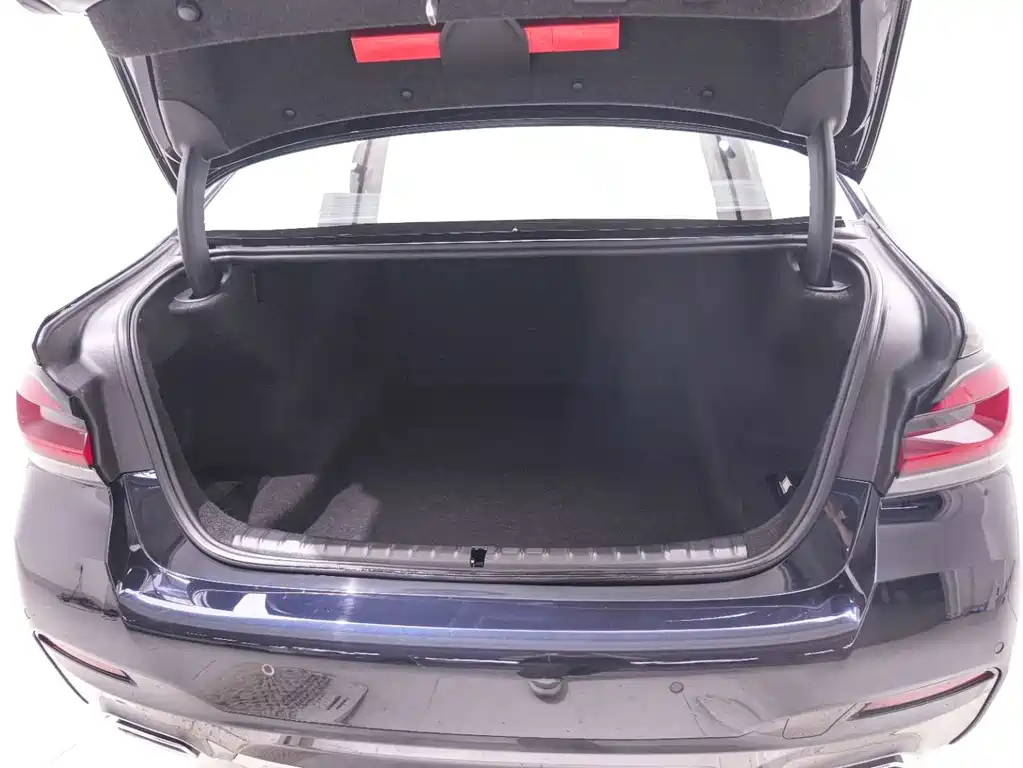 BMW 5 Series — миниатюра 19