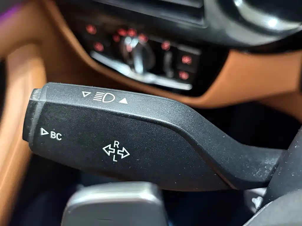 BMW 5 Series — миниатюра 13