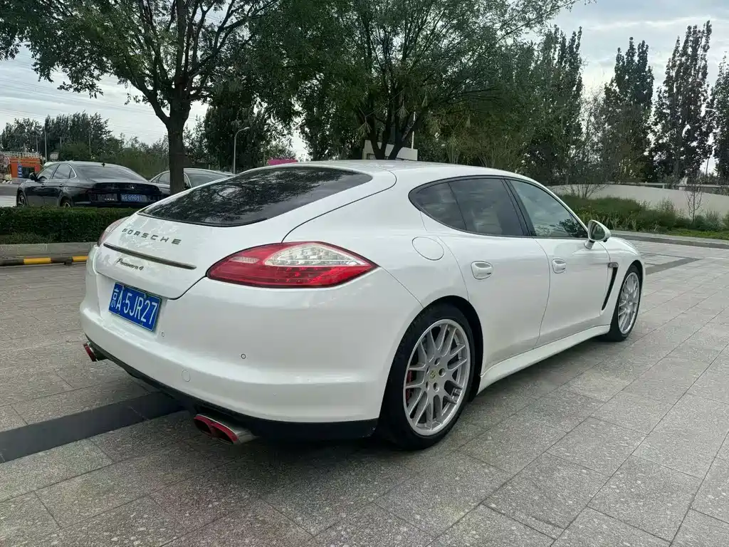 Porsche Panamera 2013 Panamera 4 Platinum Edition 3.6L