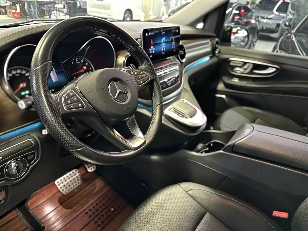 MERCEDES-BENZ V CLASS