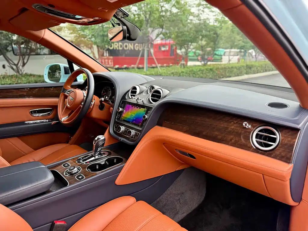 Bentley Bentayga 4.0T V8, фото 6