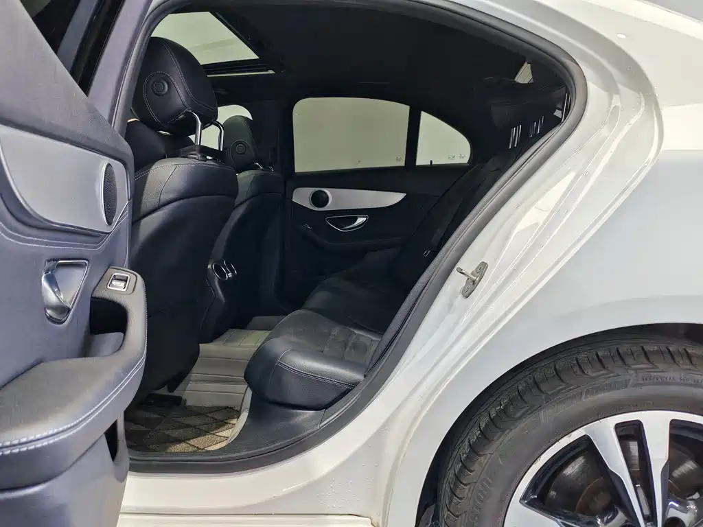 Mercedes-Benz C-Class — миниатюра 12