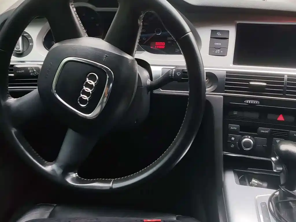 Audi A6L 2011 2.0 TFSI AT