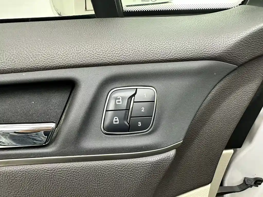 Lincoln MKC — миниатюра 13