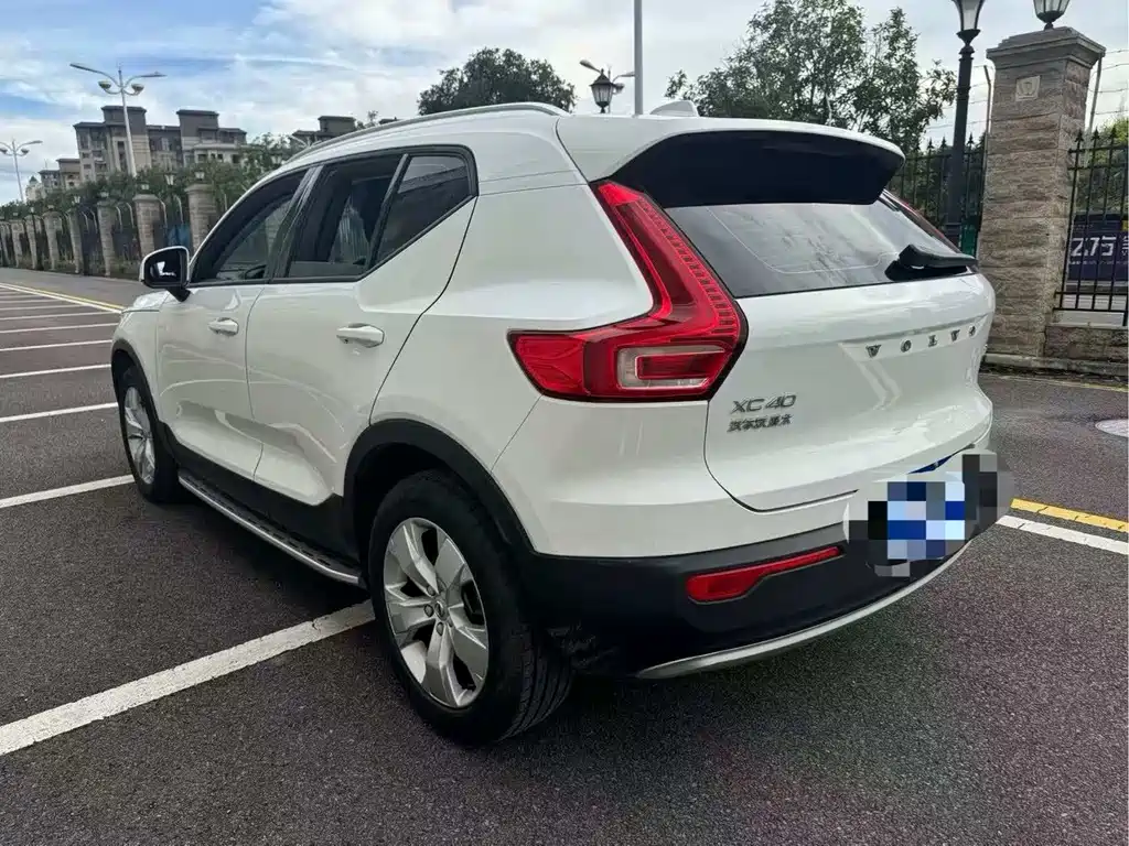 Volvo XC40 T4 4WD Smart Drive Fashion Edition, фото 3