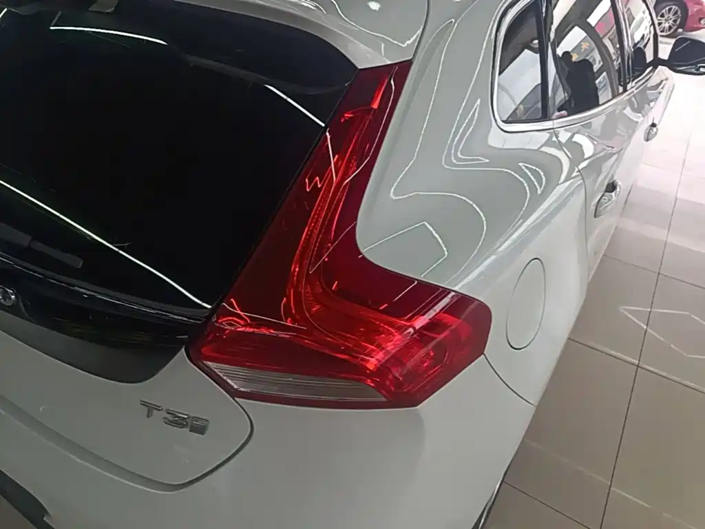 Volvo V40 — миниатюра 8
