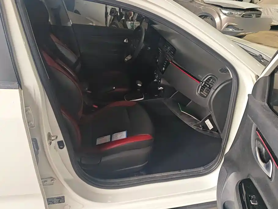 Kia KX Cross — миниатюра 8