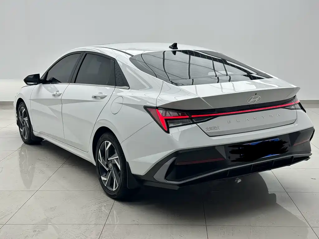 Hyundai Elantra 2023 1.5L CVT LUX Luxury