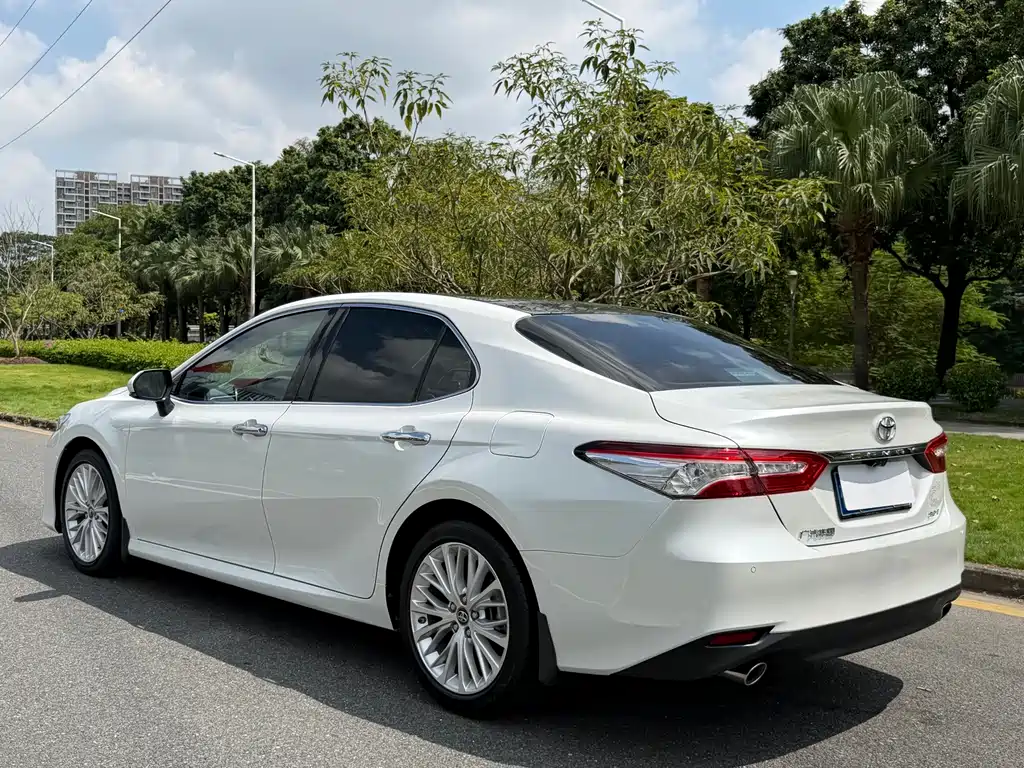 Toyota Camry — миниатюра 6
