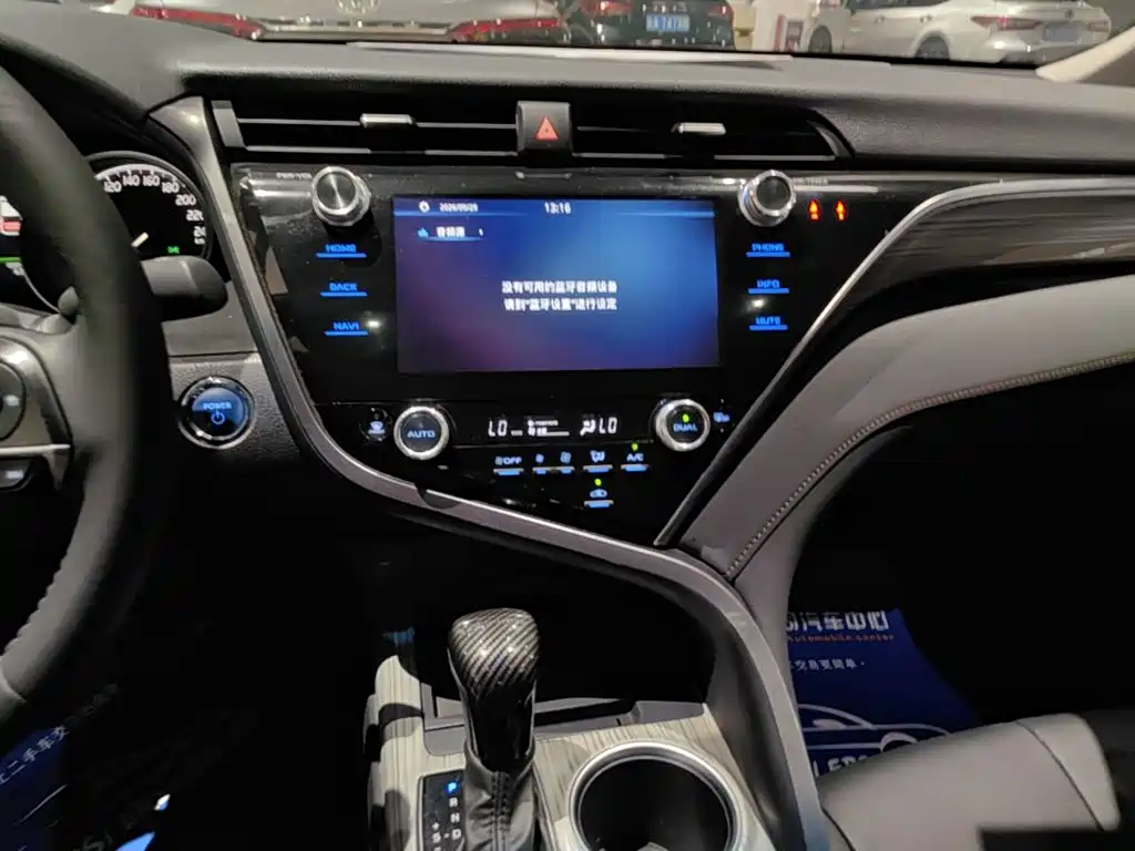 Toyota Camry — миниатюра 13