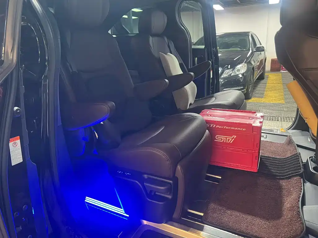 Toyota Granvia — миниатюра 6