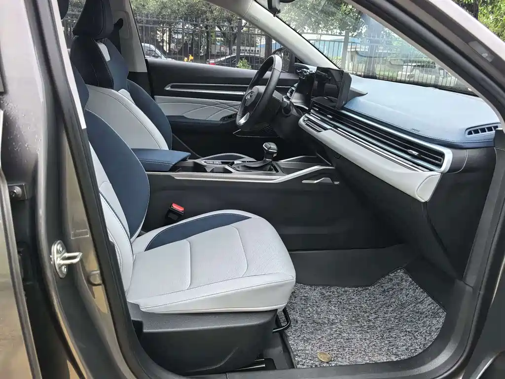 Geely Emgrand — миниатюра 7