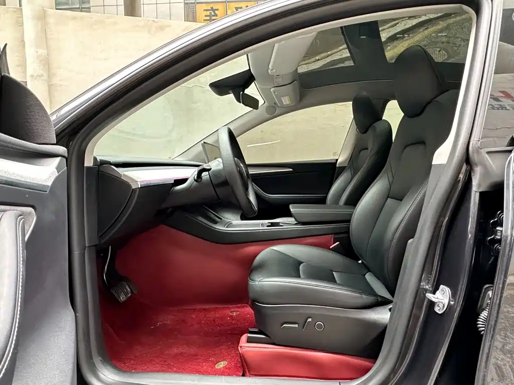 Tesla Model Y — миниатюра 9