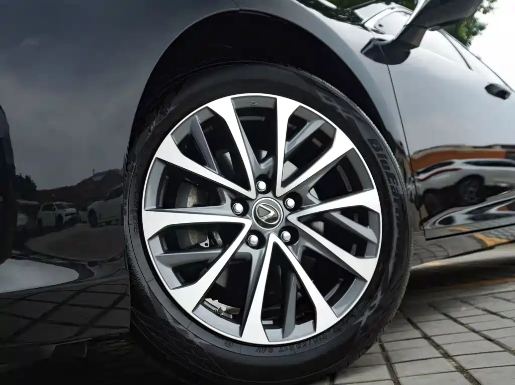 Lexus ES — миниатюра 7