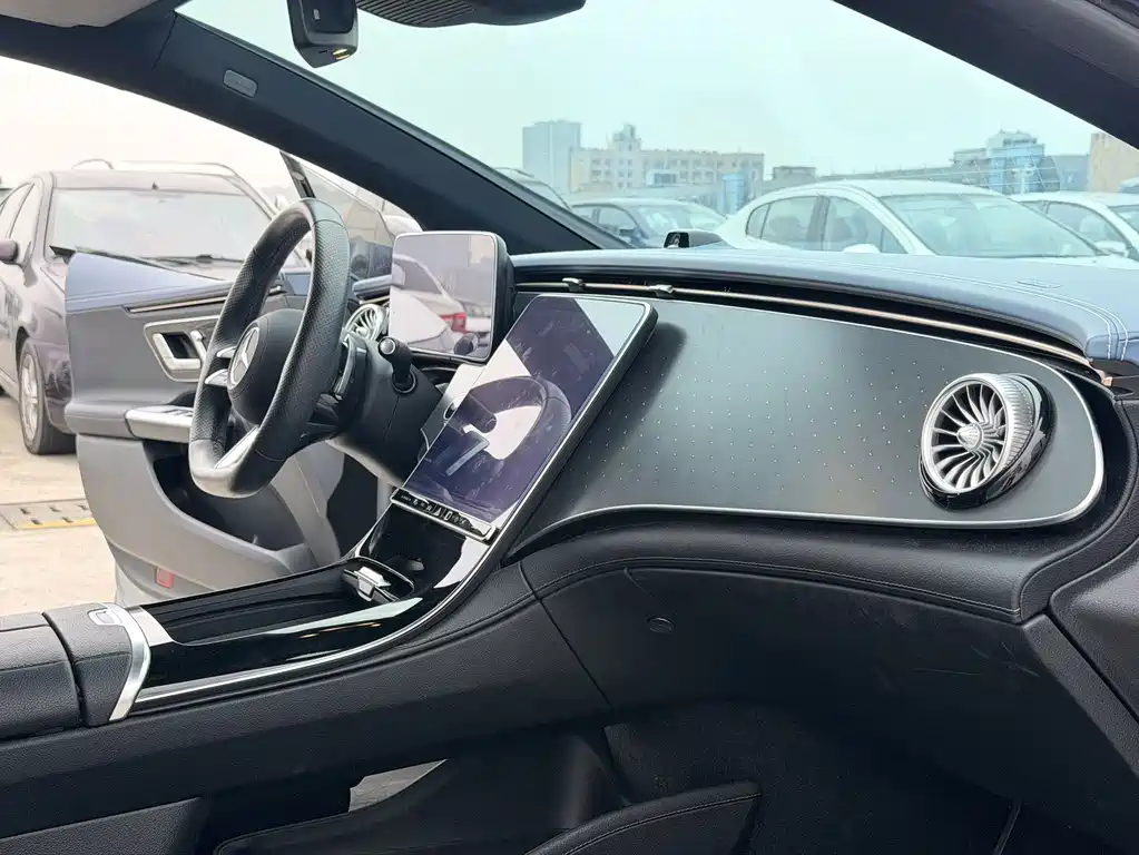 Mercedes-Benz EQE — миниатюра 11